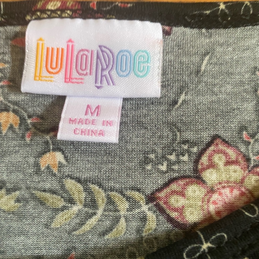 LuLaRoe Irma Short Sleeve Top - Black/Pink/Tan Floral - Size Medium - GUC - Picture 3 of 6